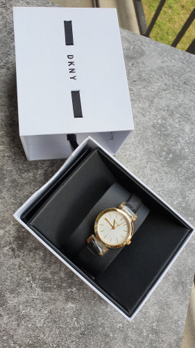 ساعة ماركة DKNY