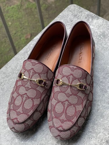 جزمة ماركة كوتش