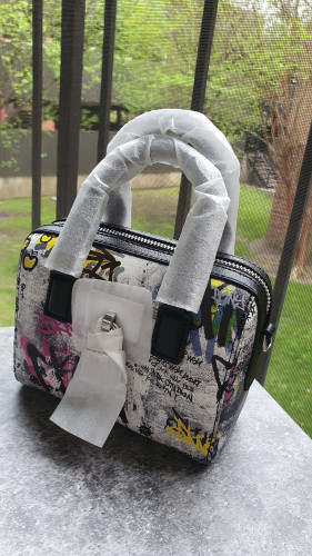 كروس ميني ماركة DKNY