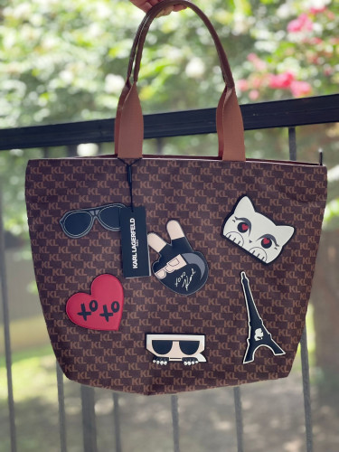 شنطة كبيرة ماركة كارل ليقارفيلد