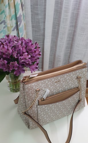 شنطة كبيرة ماركة DKNY