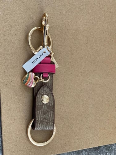 ميدالية ماركة كوتش