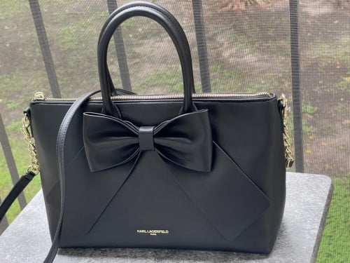 شنطة كبيرة ماركة كارل ليقارفيلد