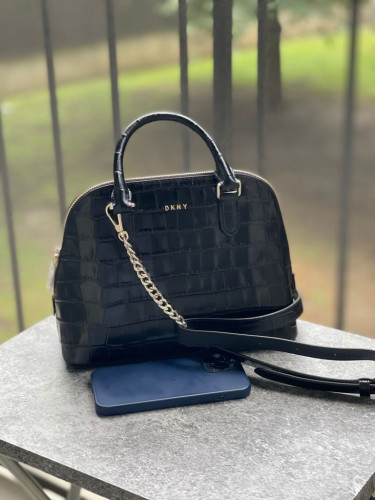 شنطة ماركة DKNY