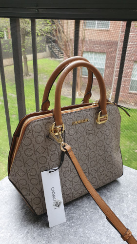 شنطة ماركة كالفن كلاين