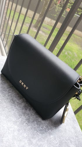 شنطة ماركة DKNY