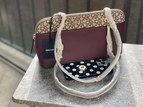 شنطة ماركة DKNY