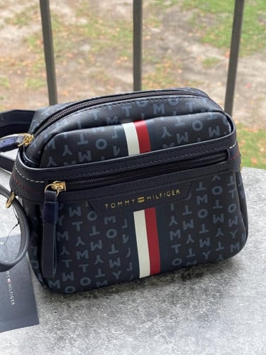 شنطة ماركة تومي هيلفيقر