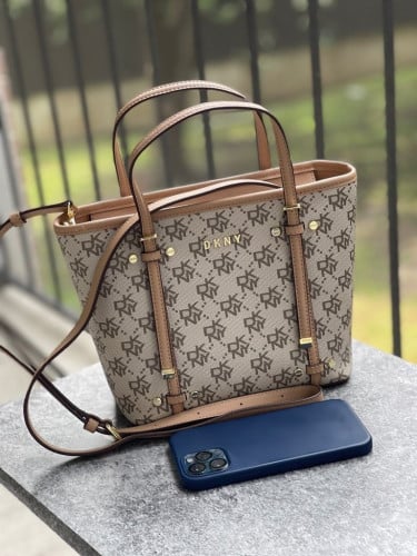 شنطة ماركة DKNY