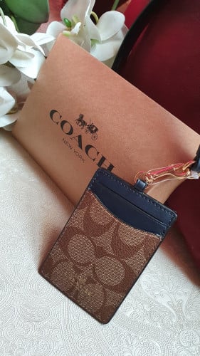 حامل هوية ماركة كوتش