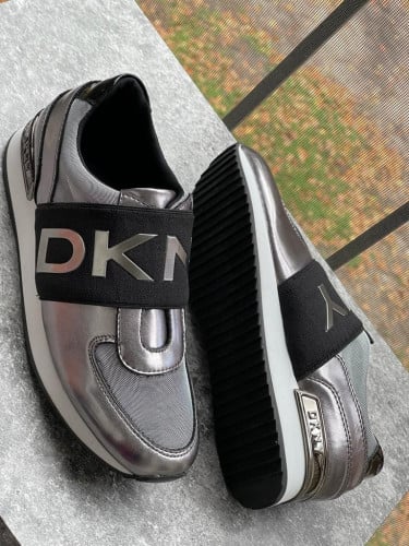 جزمة ماركة DKNY