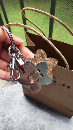 ميدالية ماركة كوتش