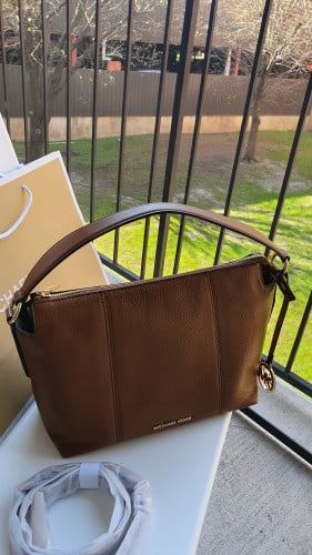 شنطة ماركة مايكل كورس