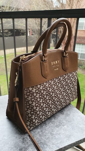 شنطة ماركة DLNY