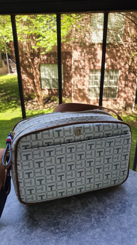 كروس ماركة تومي هيلفيقر