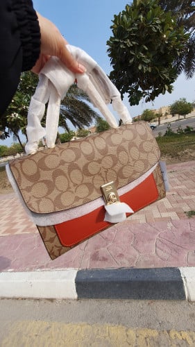 شنطة ماركة كوتش