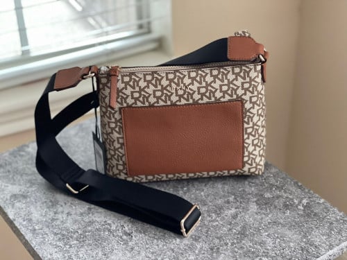 شنطة ماركة DKNY