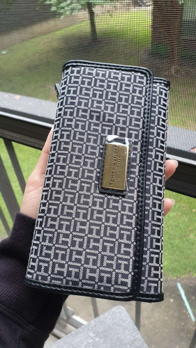 محفظة ماركة تومي هيلفيقر