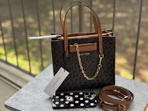 شنطة ماركة كالفن كلاين