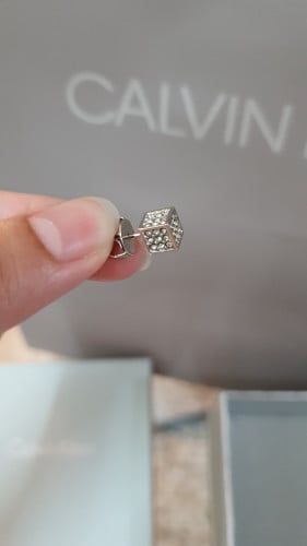 حلق ماركة كالفن كلاين