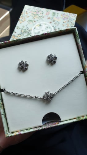 طقم حلق وإسوارة ماركة توري بورتش