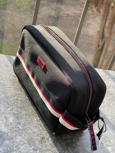 شنطة يد رجالية ماركة DKNY