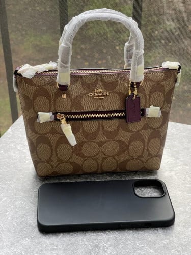 شنطة ماركة كوتش