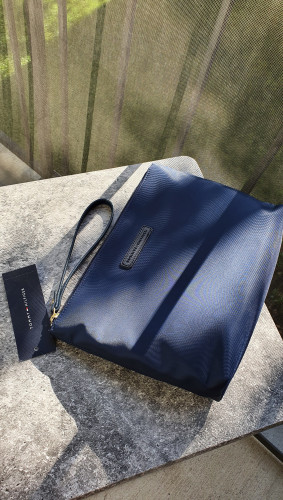 باوتش ماركة تومي هيلفيقر