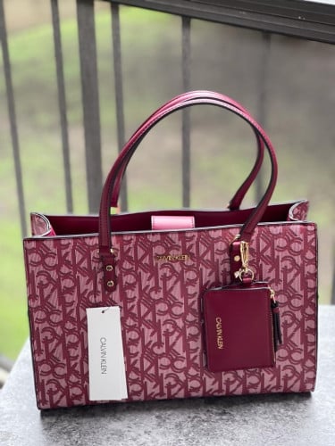 شنطة ماركة كالفن كلاين