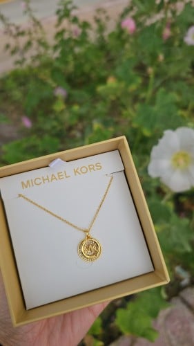 سلسال ماركة مايكل كورس