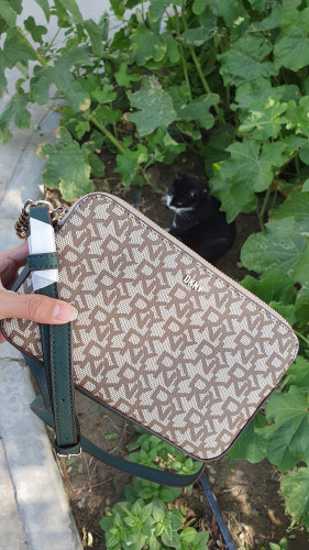 شنطة ماركة DKNY