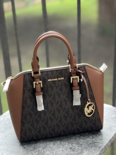 شنطة ماركة مايكل كورس