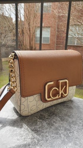 كروس ماركة كالفن كلاين