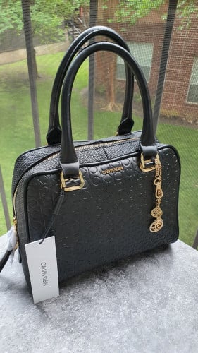 شنطة ماركة كالفن كلاين