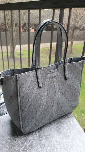 شنطة سمول ماركة كالفن كلاين