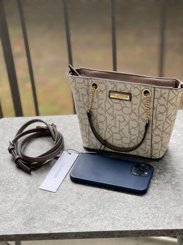 شنطة ماركة كالفن كلاين