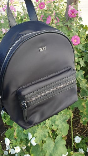 شنطة ظهر ماركة DKNY