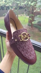 جزمة ماركة مايكل كورس