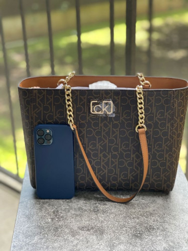 شنطة ماركة كالفن كلاين