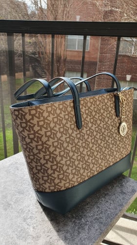 شنطة ماركة DKNY