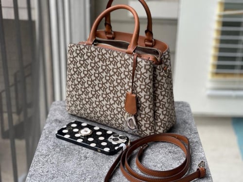 شنطة ماركة DKNY