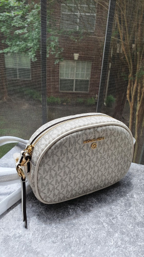 شنطة ماركة مايكل كورس