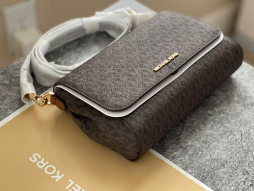 شنطة ماركة مايكل كورس