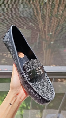 جزمة ماركة DKNY