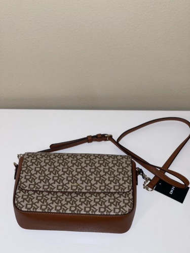 شنطة ماركة DKNY