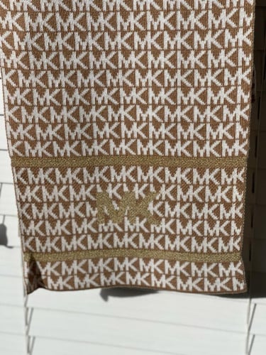 شال ماركة مايكل كورس