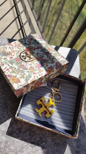 ميدالية ماركة توري بورتش