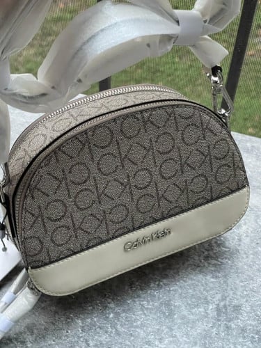 شنطة ماركة كالفن كلاين