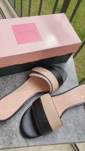 صندل ماركة كيت سبيد