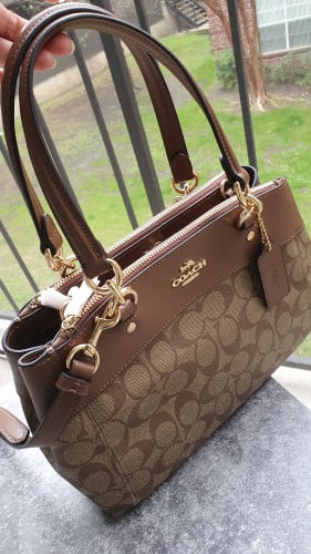 شنطة ماركة كوتش